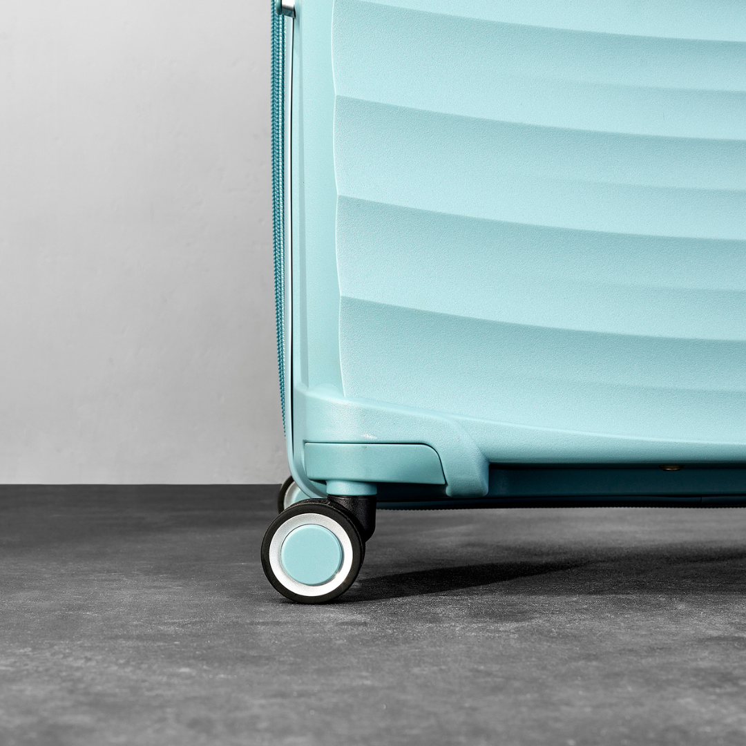 Sunwave Medium Suitcase in Light Blue