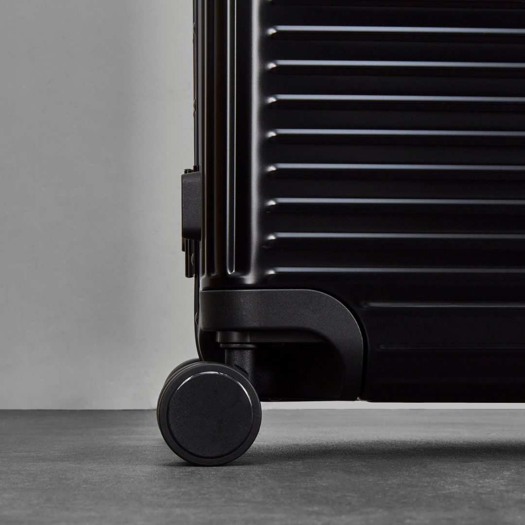 Axel Large Suitcase in Black