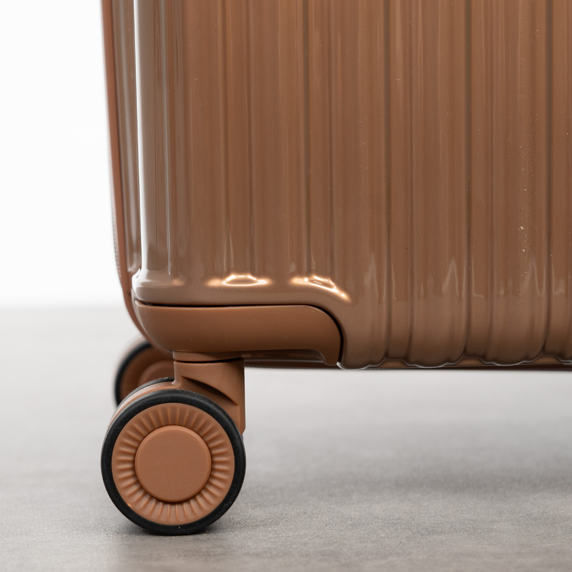 Vesta Small Suitcase in Bronze