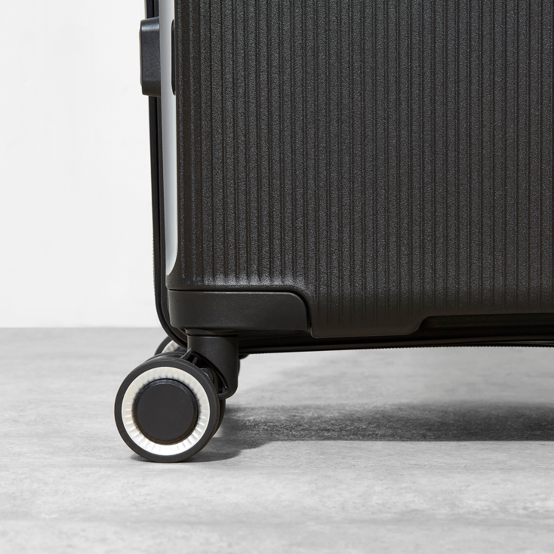 Hudson Large Suitcase in Black