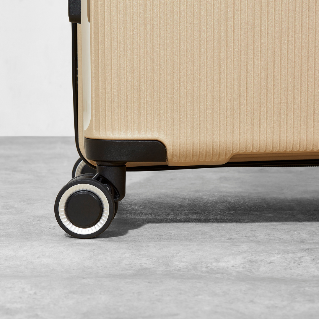 Hudson Medium Suitcase in Champagne