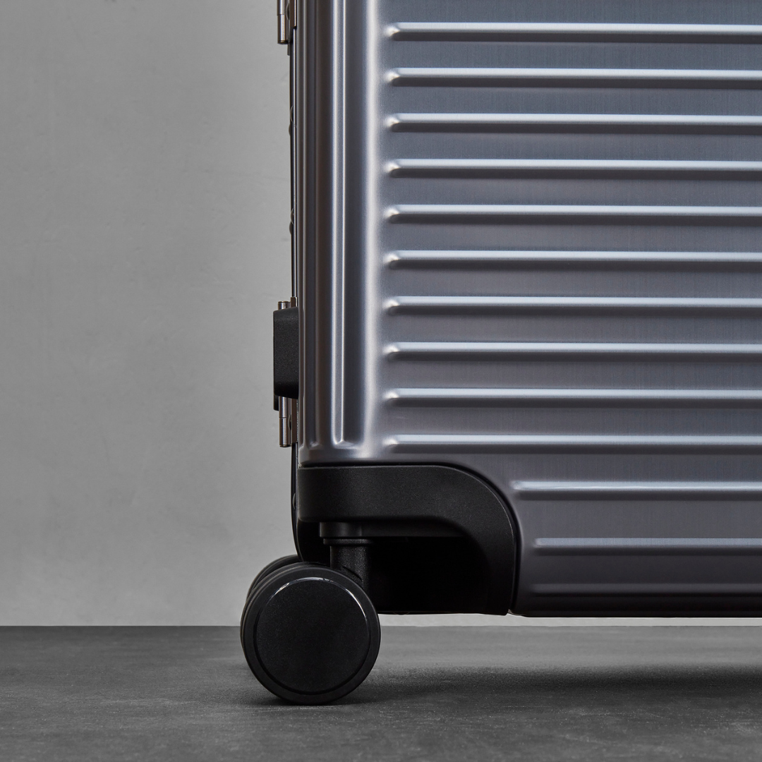 Axel Large Suitcase in Gunmetal