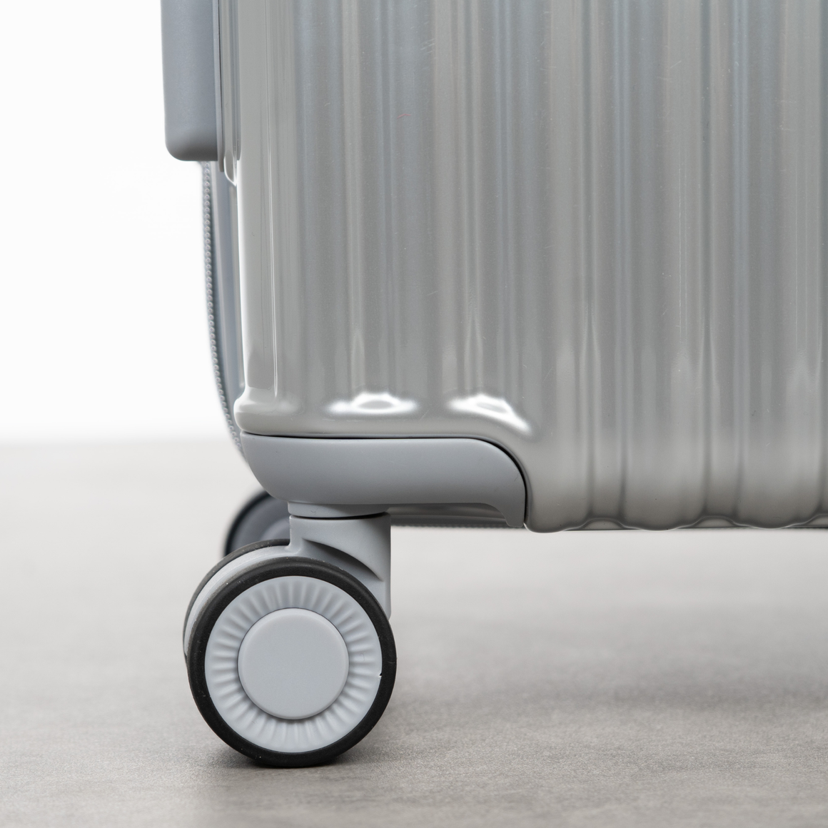 Vesta Small Suitcase in Silver