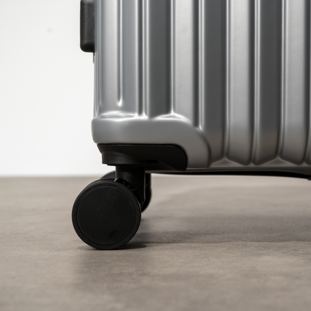 Luna Medium Suitcase in Silver