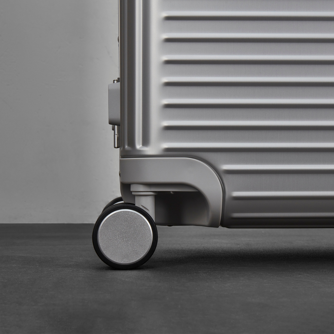 Axel Medium Suitcase in Silver