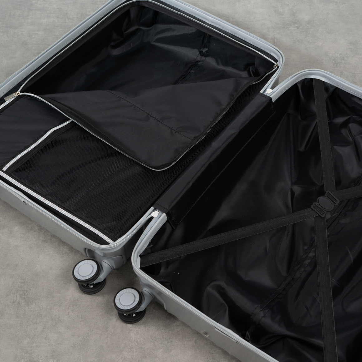 Vesta Medium Suitcase in Silver