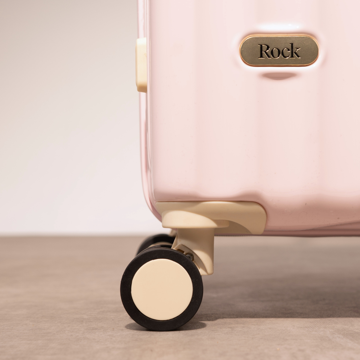 Primrose Large Suitcase in Baby Pink