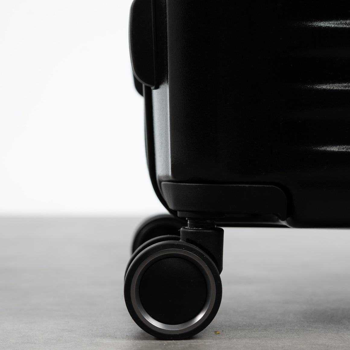 Legacy Medium Suitcase in Black