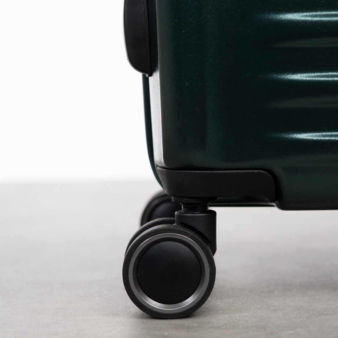 Legacy Medium Suitcase in Green