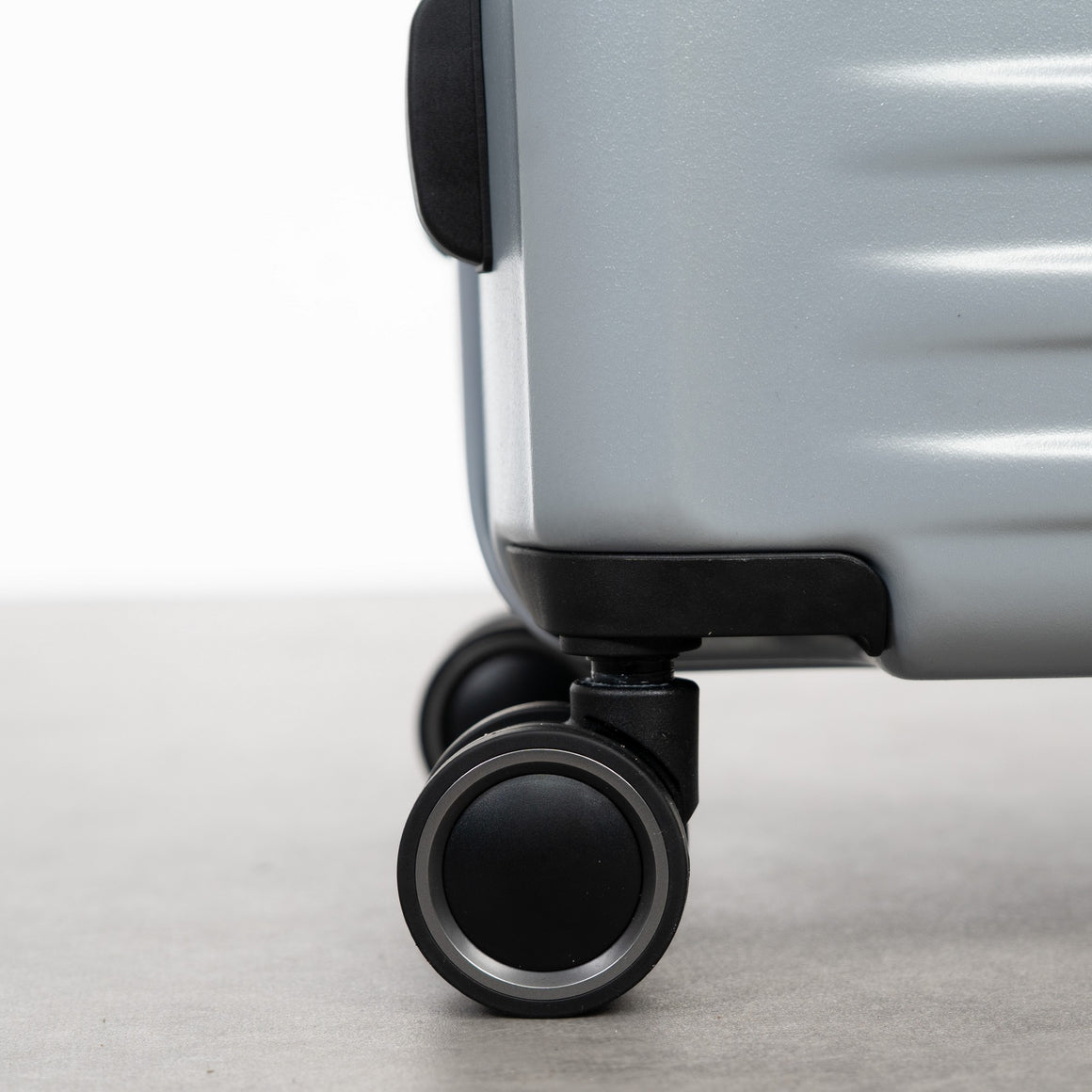 Legacy Large Suitcase in Silver