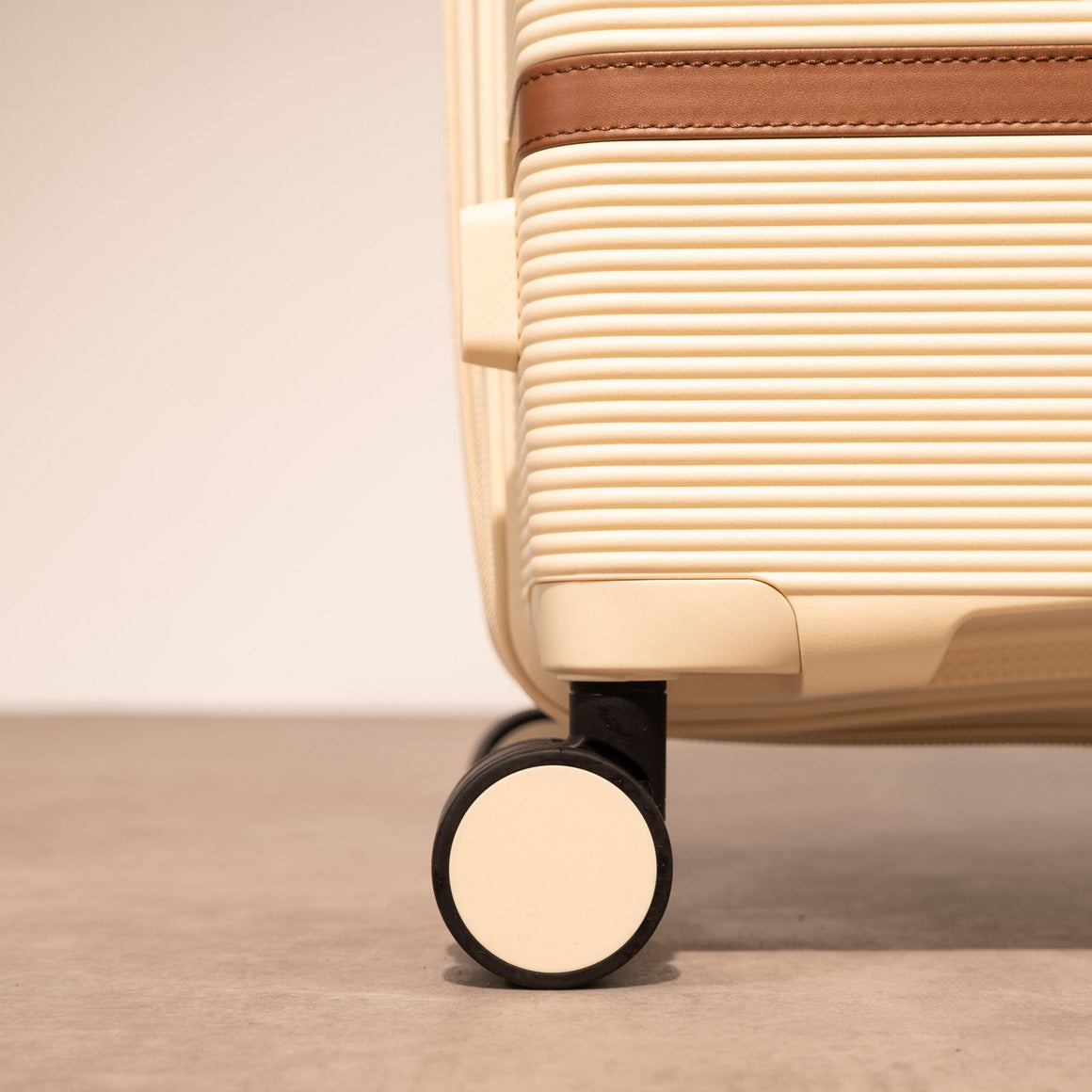 Medina Large Suitcase in Ginger Cream