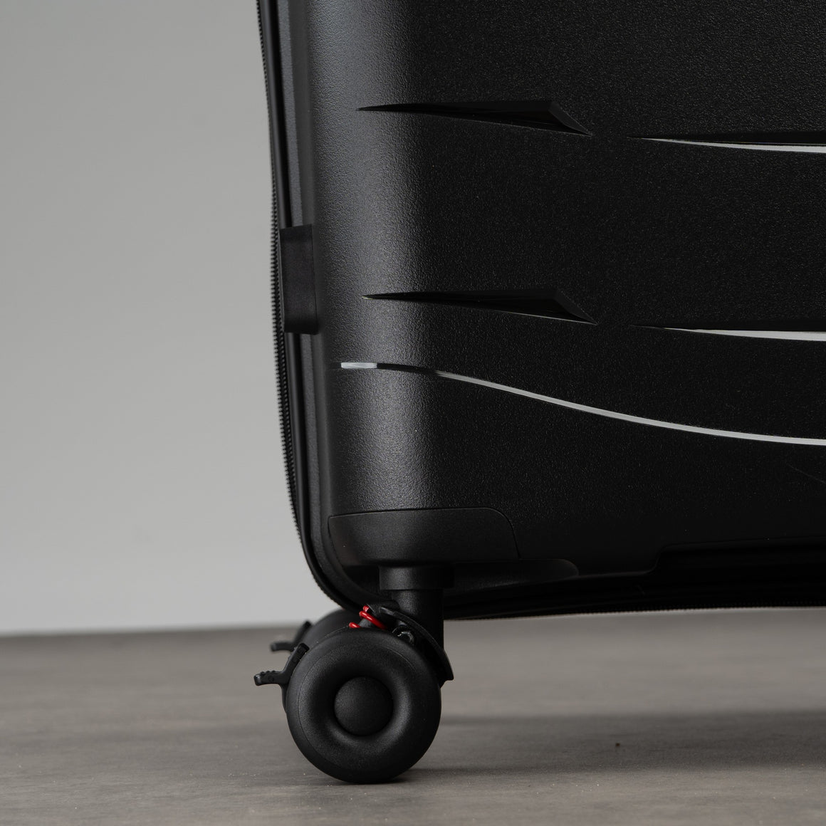 Resilient Medium Suitcase in Black