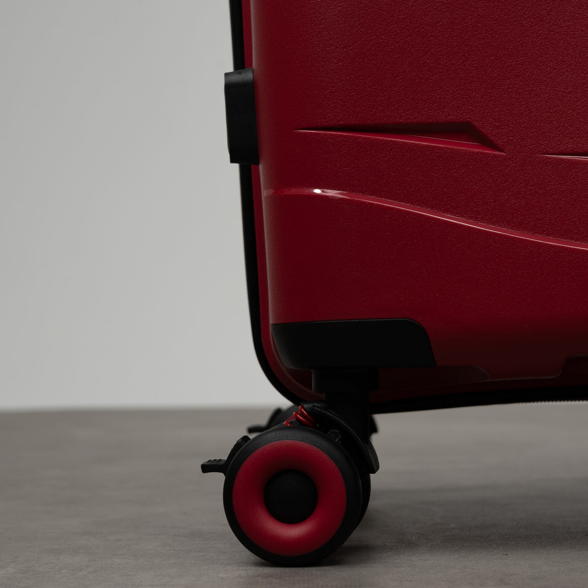 Resilient Set of 3 Suitcases in Red