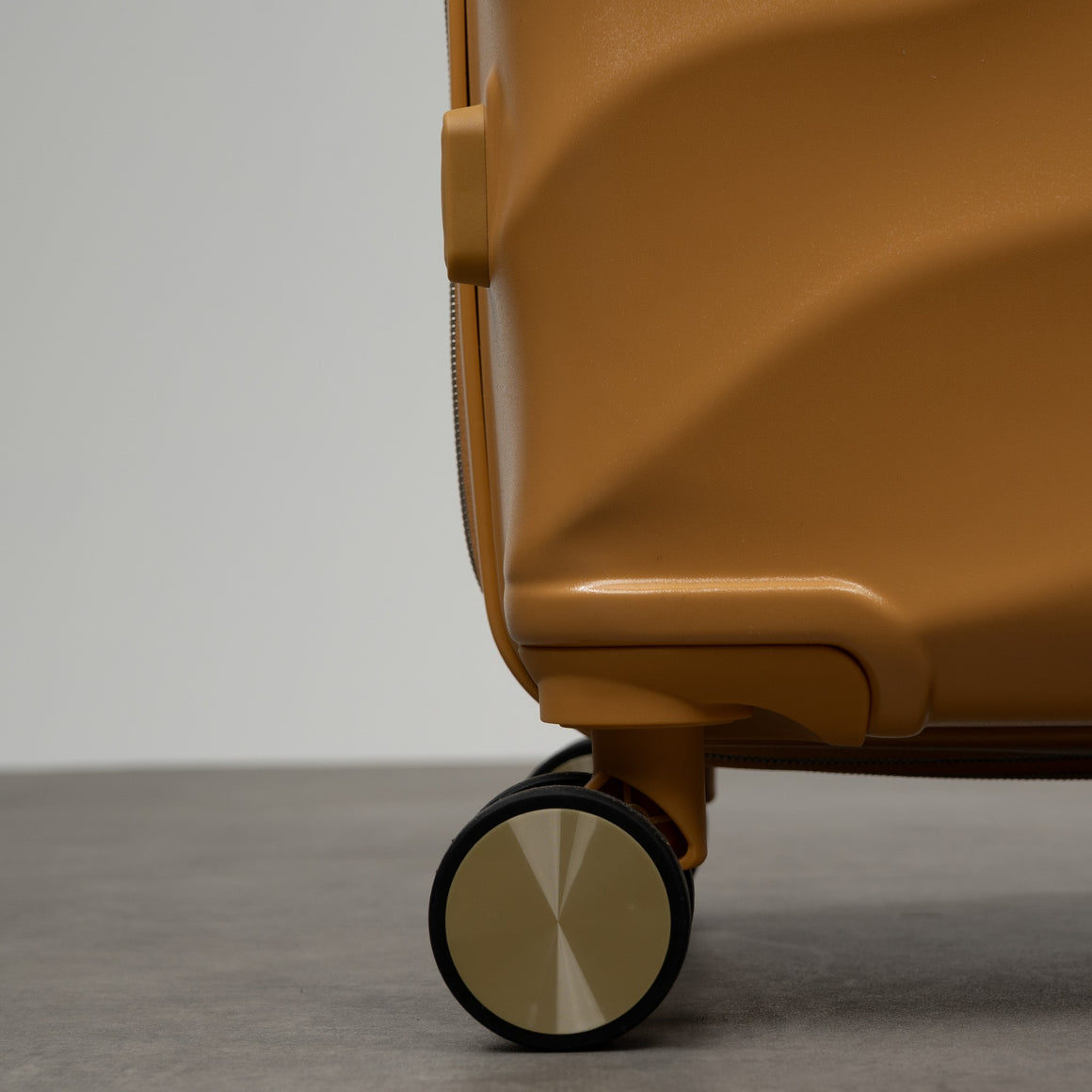 Sahara Medium Suitcase in Gold Sunset