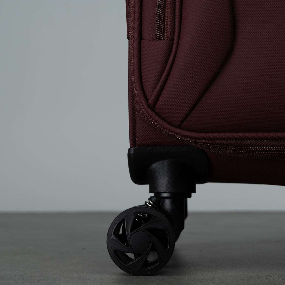 Vitality Extra Large Suitcase in Burgundy