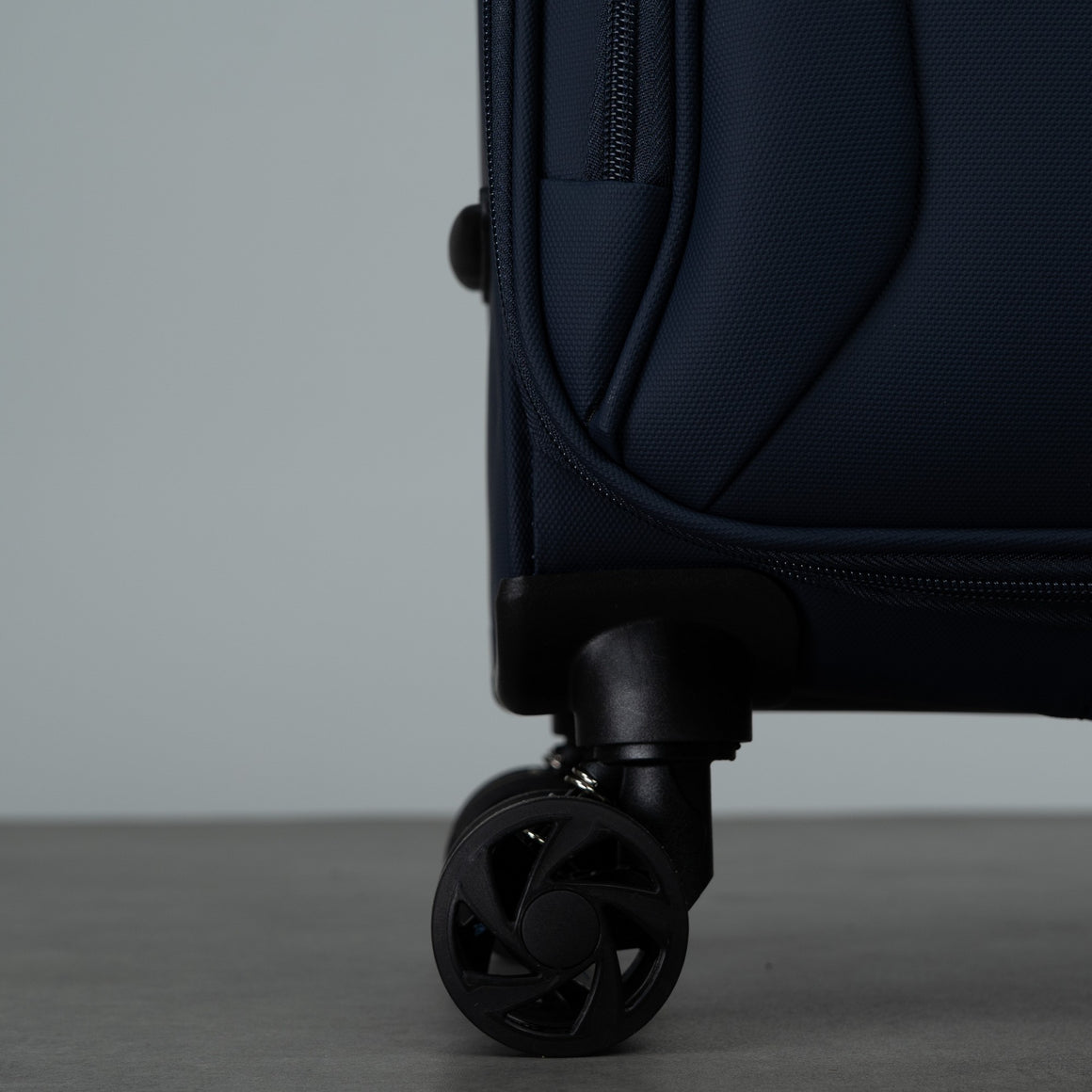 Vitality Extra Large Suitcase in Navy