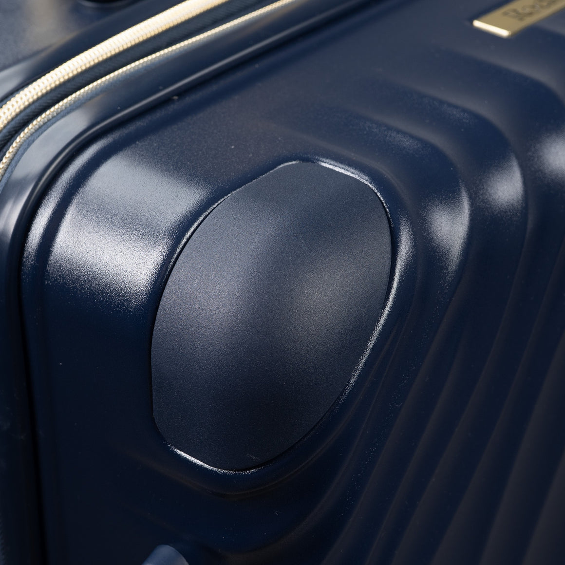 Sahara Medium Suitcase in Navy Midnight