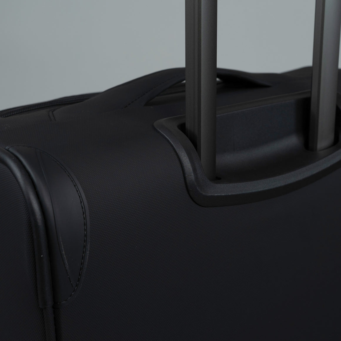Vitality Extra Large Suitcase in Black