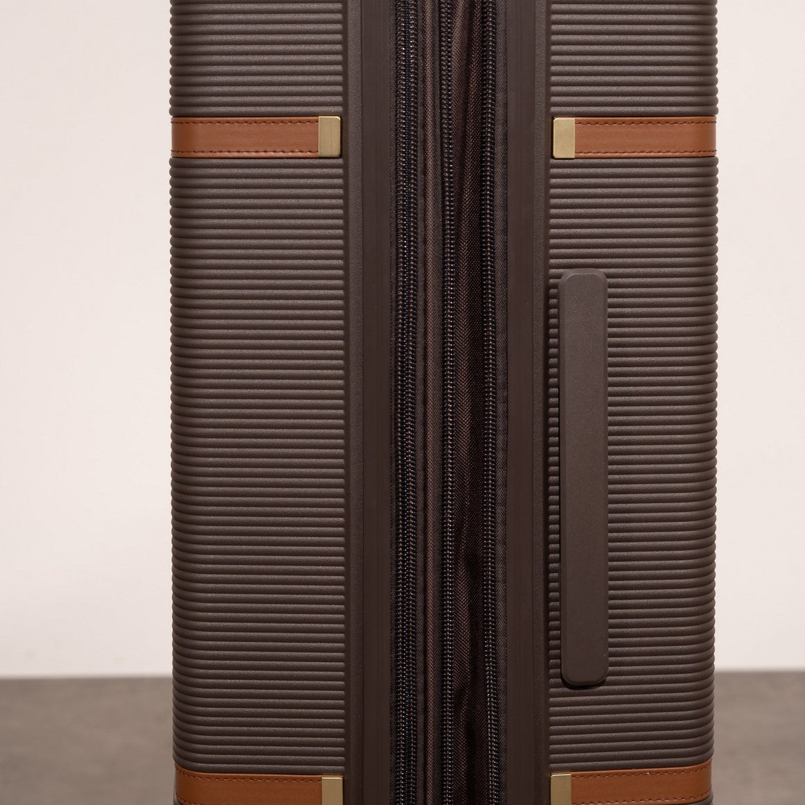 Medina Large Suitcase in Clove Brown