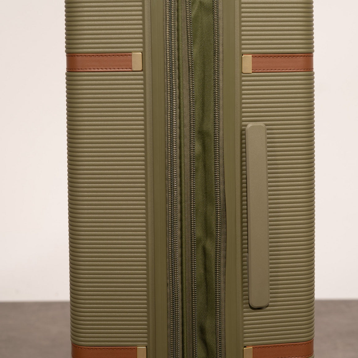 Medina Medium Suitcase in Coriander Green