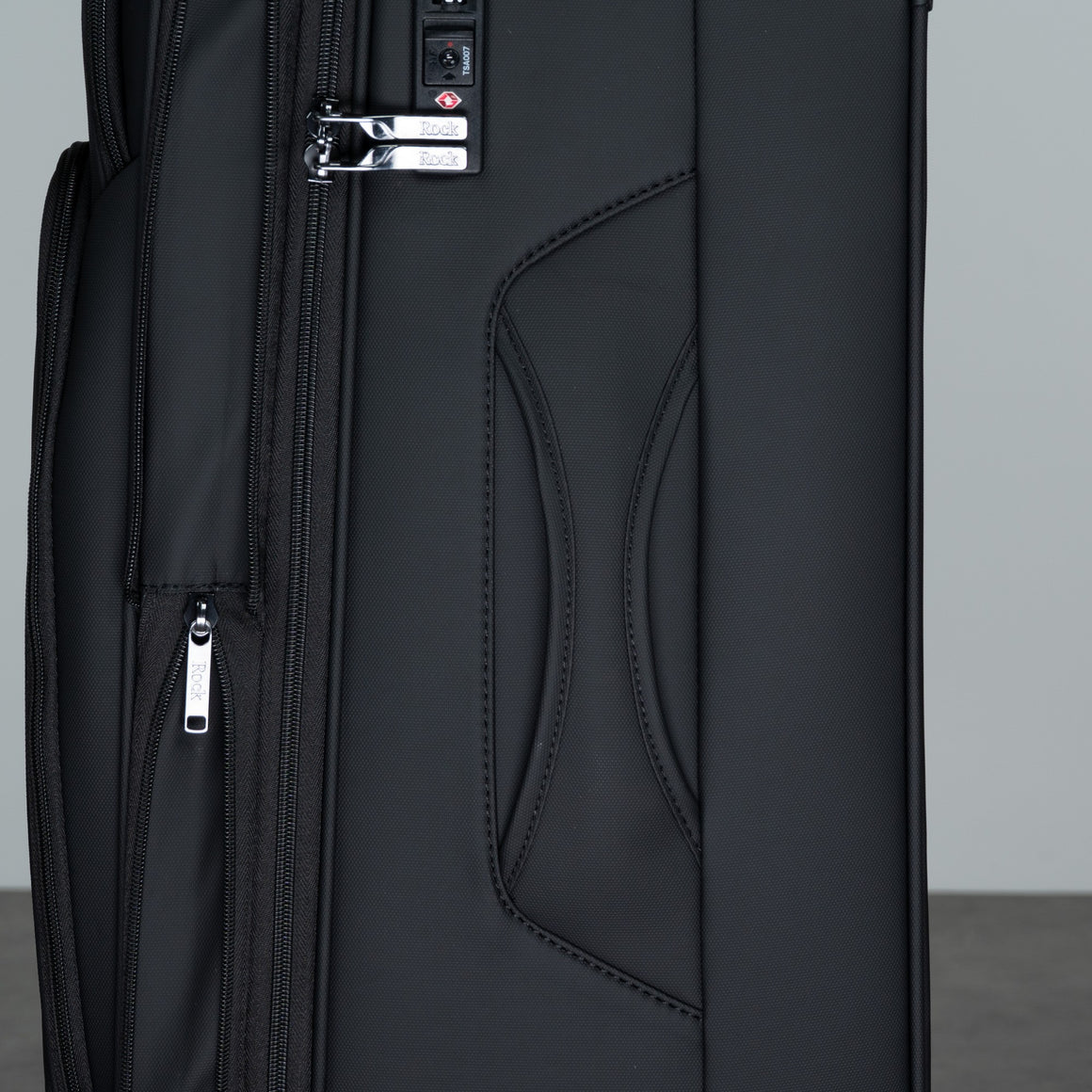 Vitality Extra Large Suitcase in Black