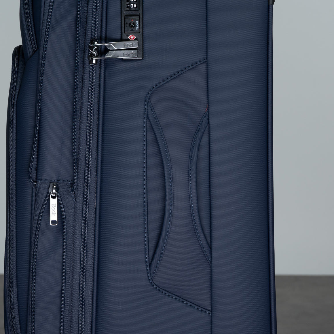 Vitality Extra Large Suitcase in Navy