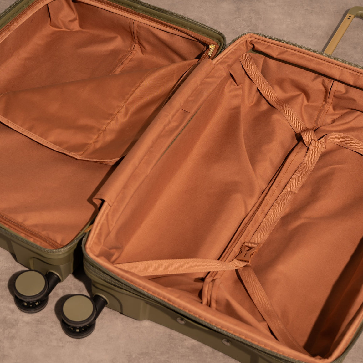 Medina Medium Suitcase in Coriander Green