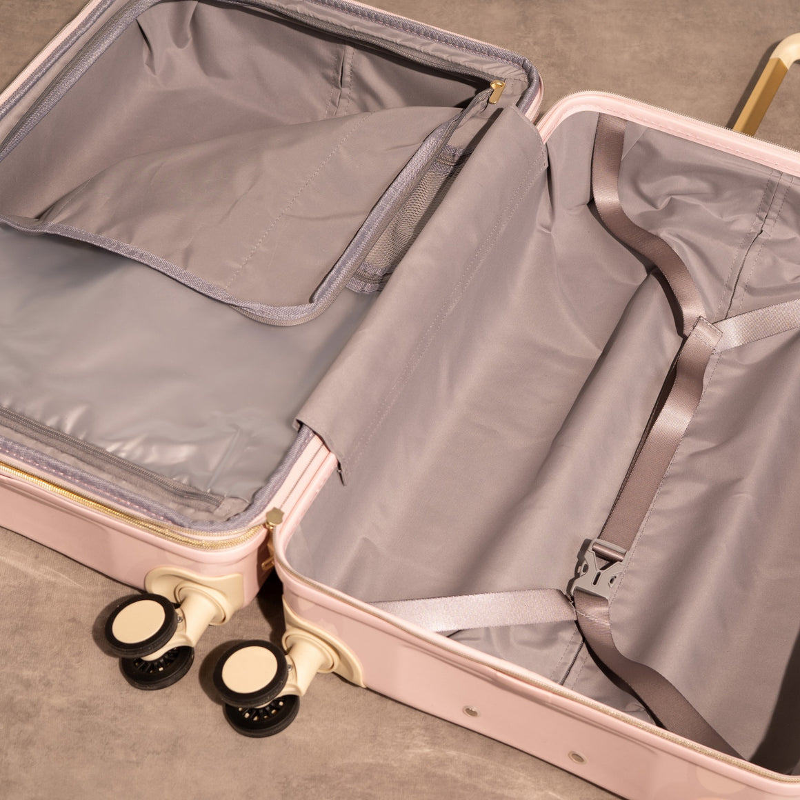 Primrose Large Suitcase in Baby Pink