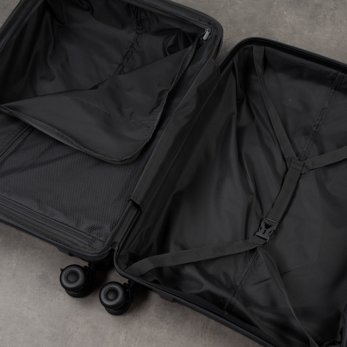 Resilient Set of 3 Suitcases in Charcoal