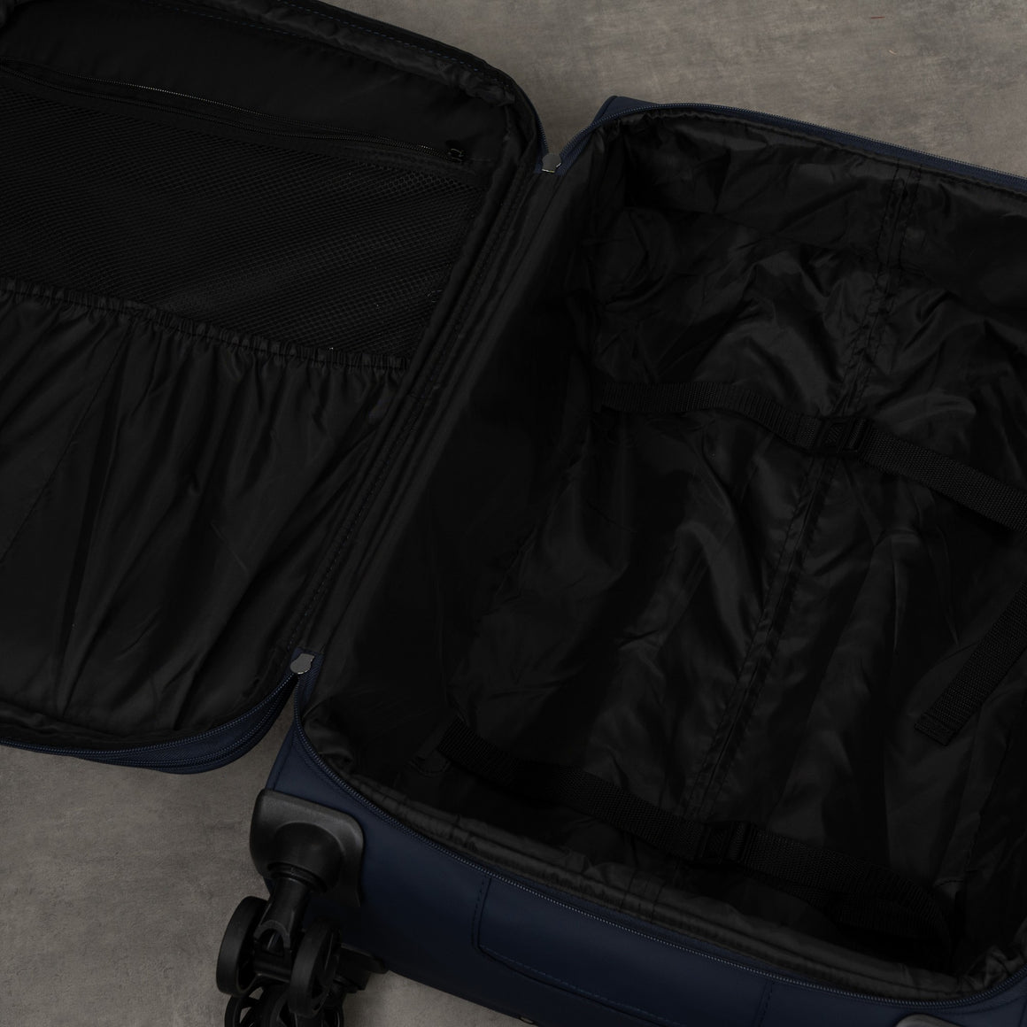 Vitality Extra Large Suitcase in Navy