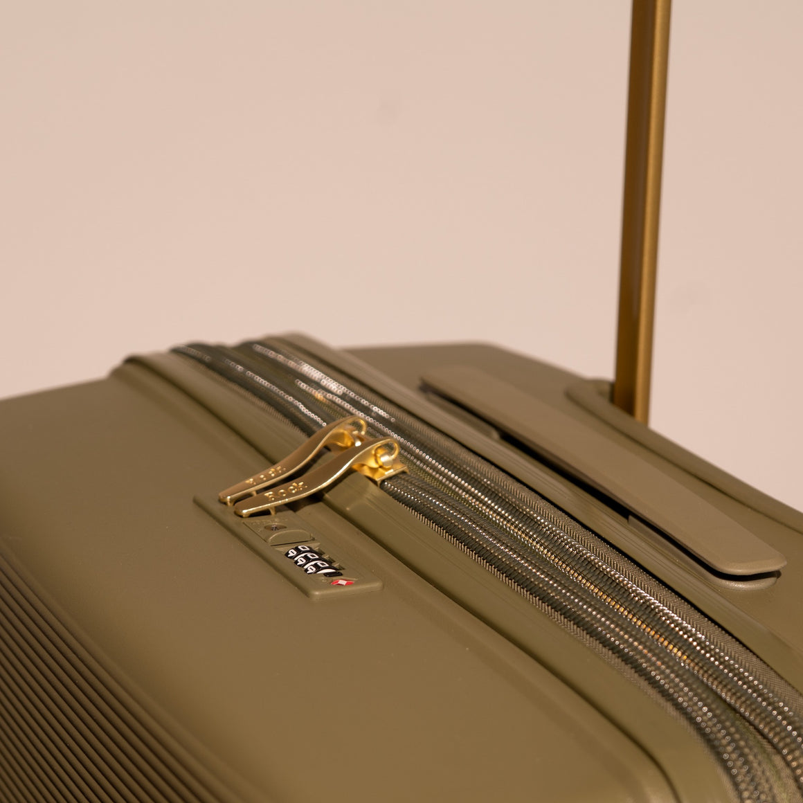 Medina Medium Suitcase in Coriander Green