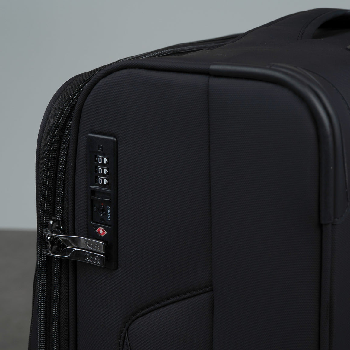 Vitality Extra Large Suitcase in Black