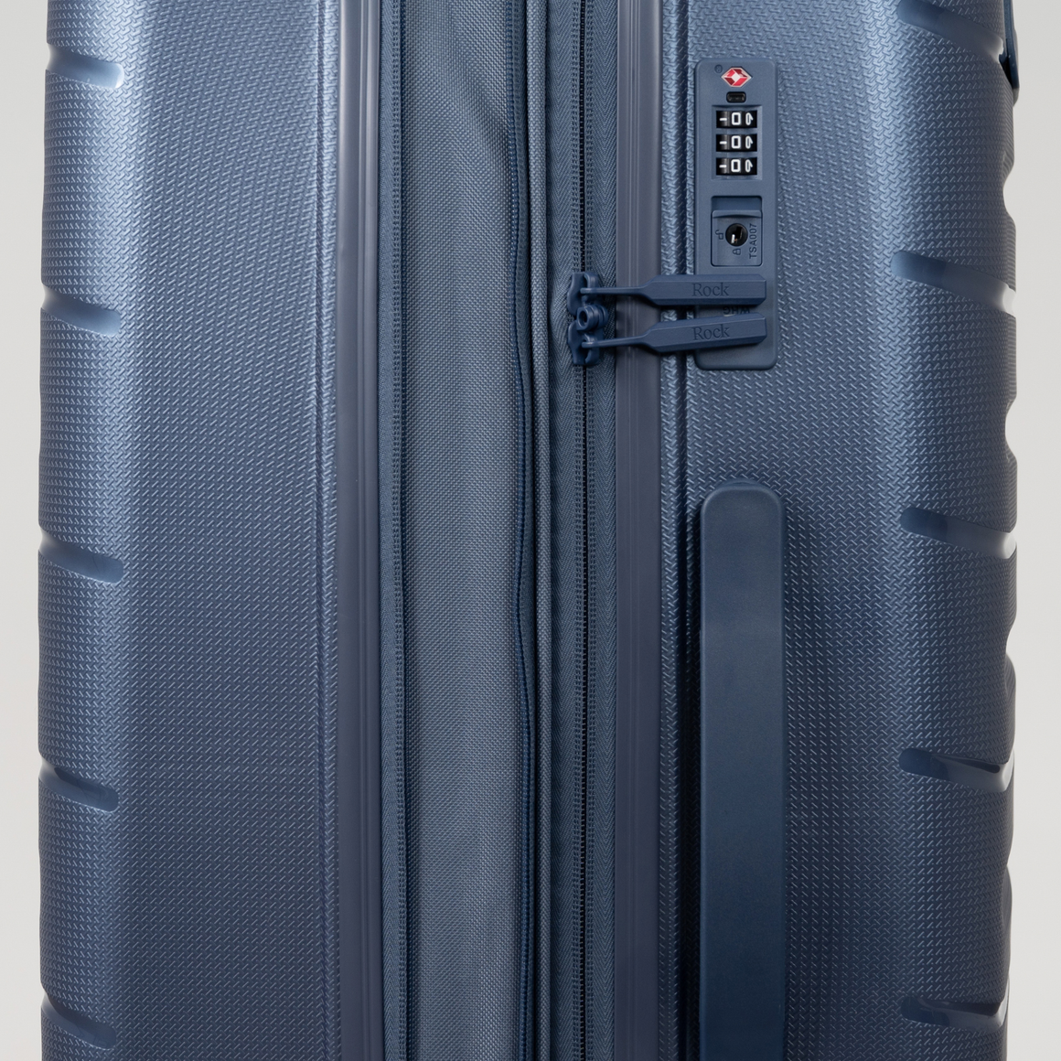 Brisbane Medium Suitcase in Navy