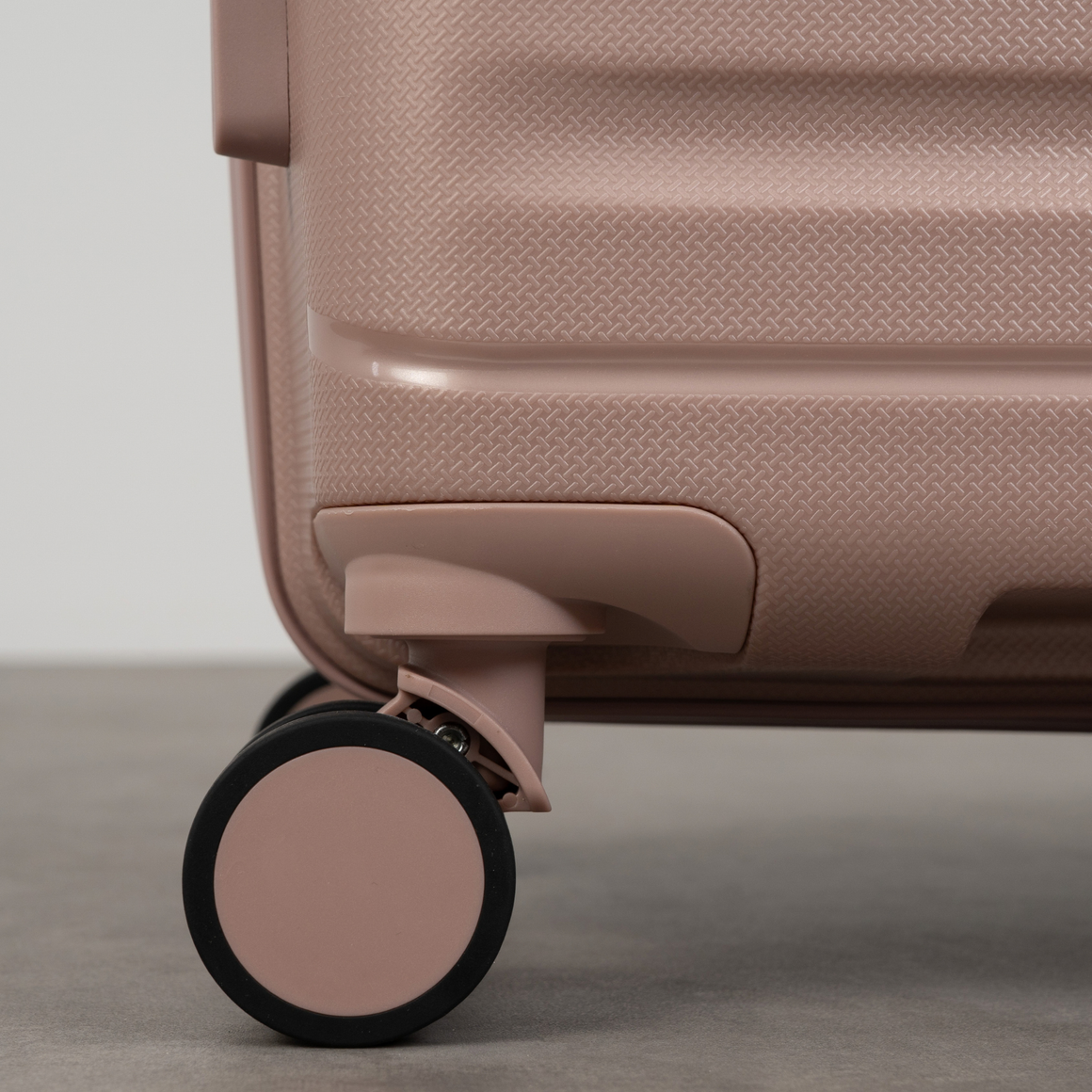 Brisbane Small Suitcase in Pink