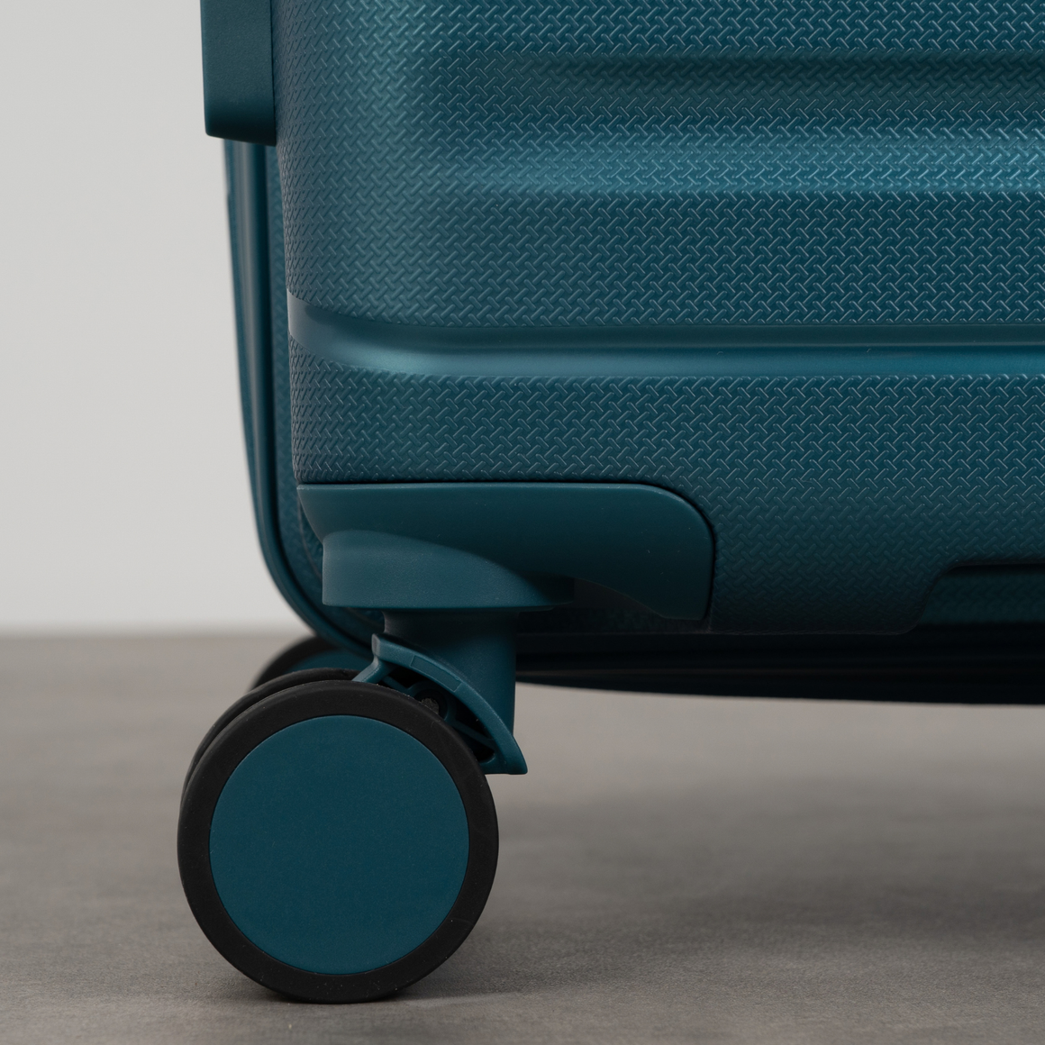 Brisbane Small Suitcase in Teal